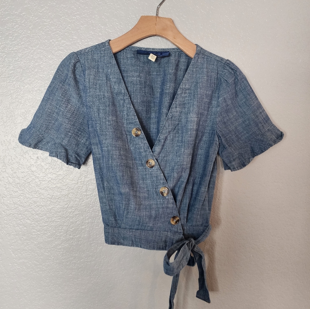 Francesca's Collection Chambray Wrap Crop Top